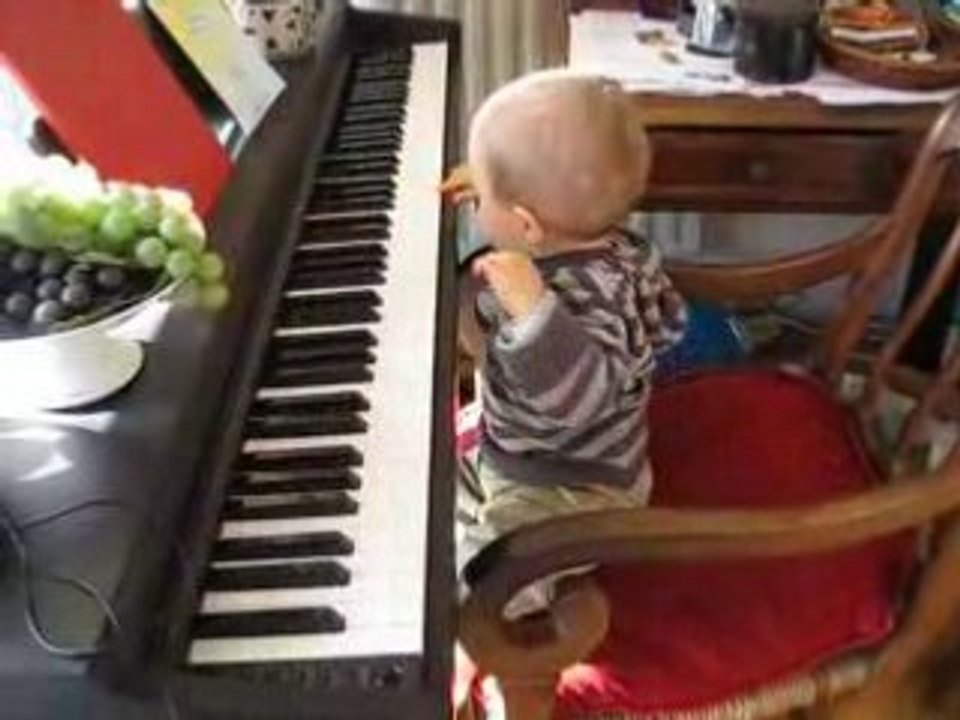 Valentin au piano