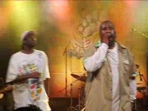 neg marrons C 'est pas normal_petite ile medley douchy les