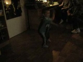 Yoan qui danse le hyp/hop-valse-classic sur "La bohème"