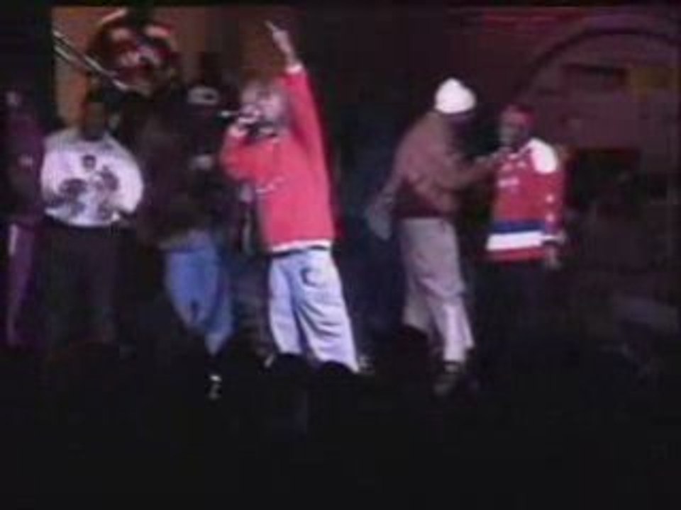 Live_performance_-_2pac_live_at_the_source_awards_94