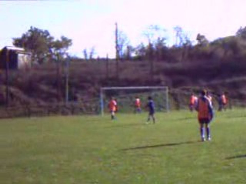 Foot contre berg premiere phase but de daisy