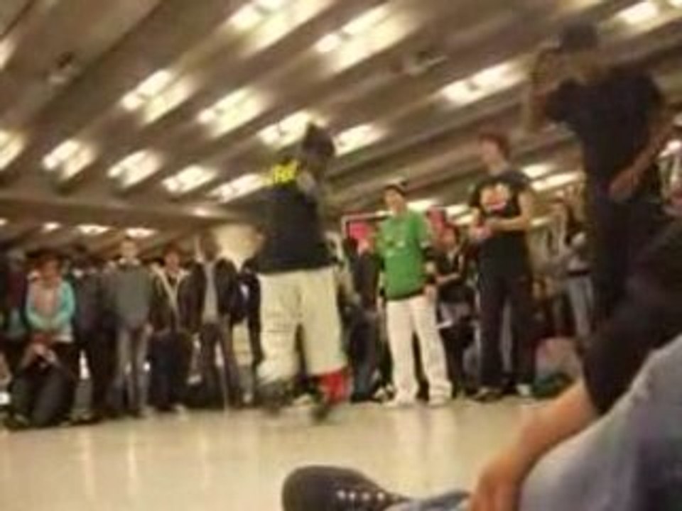 BBoy Tapion (Lucky Strike Crew)Nevyl et Mini Mich Vs ??
