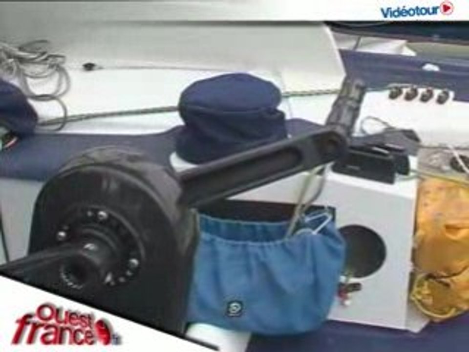 Vendée Globe: Michel Desjoyeaux et son bateau Foncia