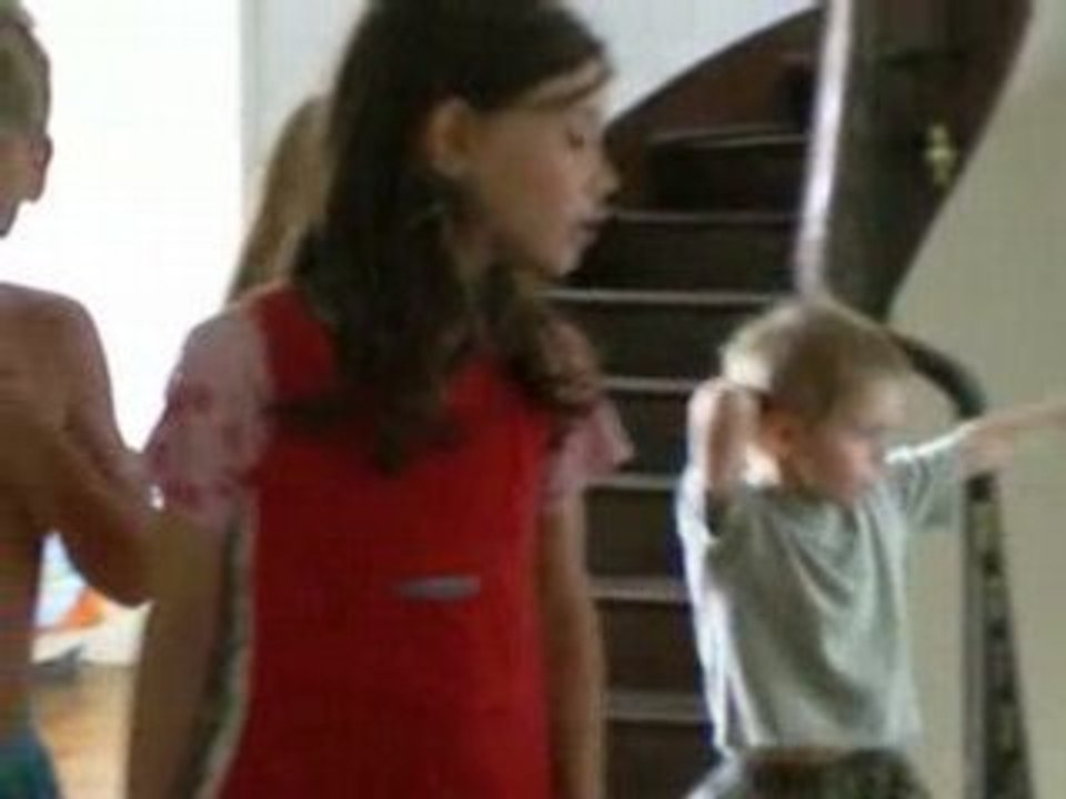 Enfants chante poisson