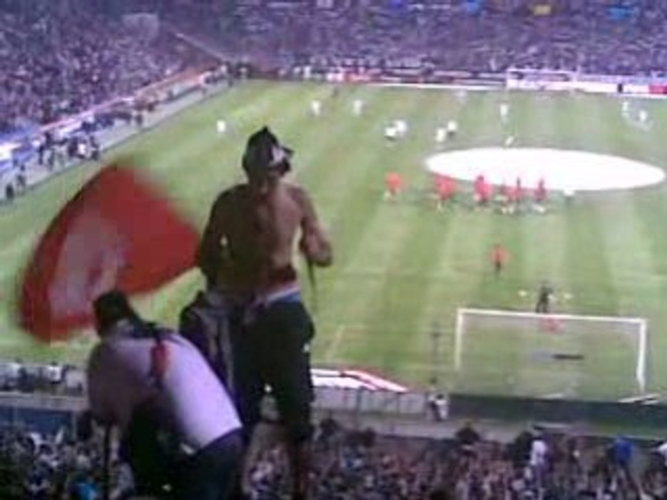 Om Psg SW87 ULTRAS virage sud Banane en pleine forme