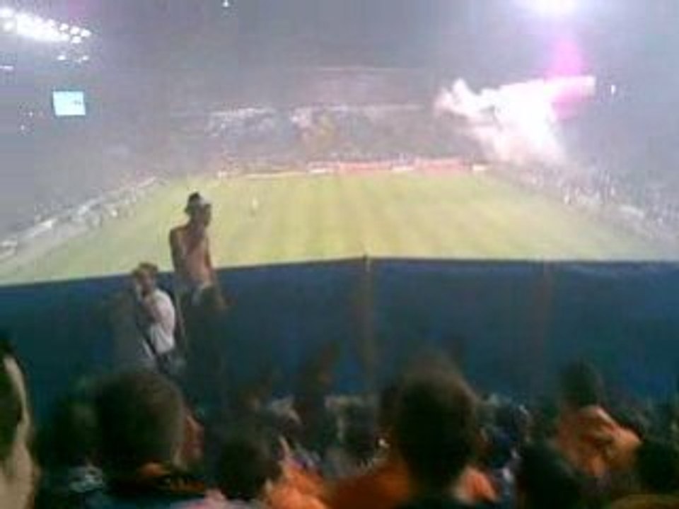 Om Psg SW87 ULTRAS virage sud tifo fumigene chaud