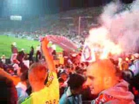 OM - PSG aux zarmes+ but de valbuena virage sud + fumigene
