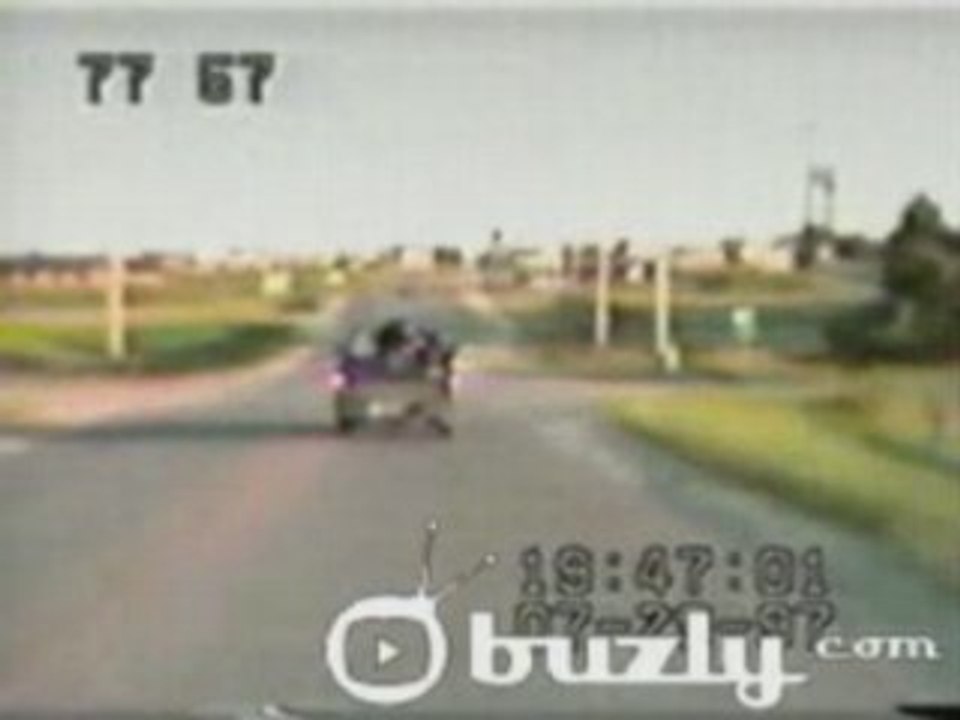 ACCIDENT violent à un carrefour