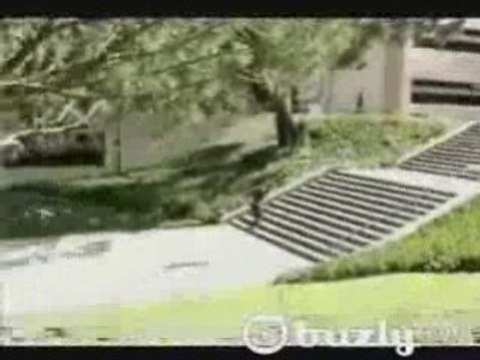 ROLLER enorme jump au-dessus des marches