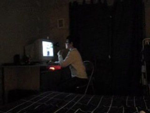 Régis devant l'ordi (fait maison)