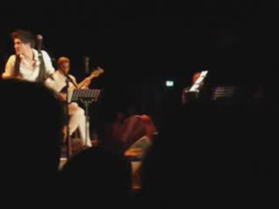 081026 Quentin Mosimann Vernouillet Dis-le avec des fleurs