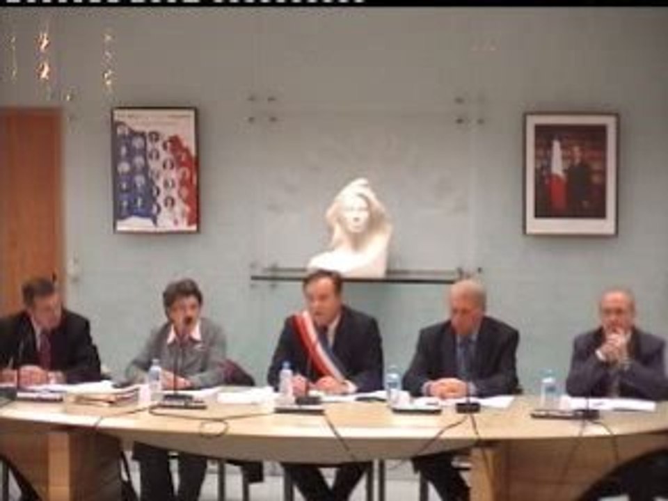 Jean-Michel FOURGOUS annule les Voeux 2009 d'Elancourt