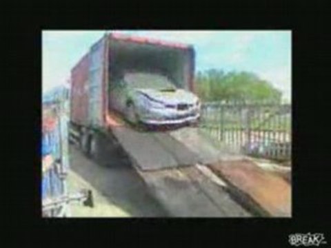 Régis détruit sa subaru toute neuve