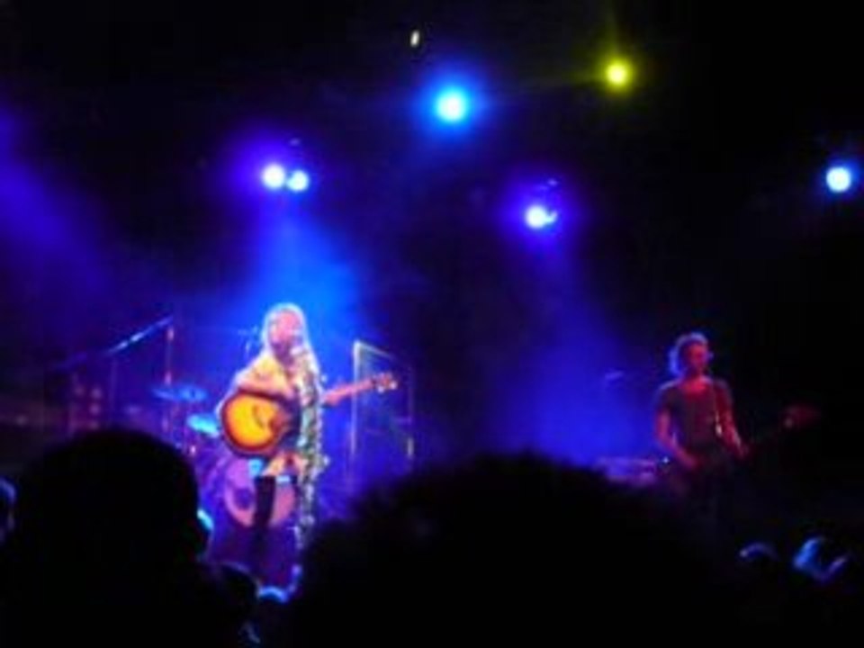 I wanna be your light_extract_Elysee_montmartre_28_10_2008