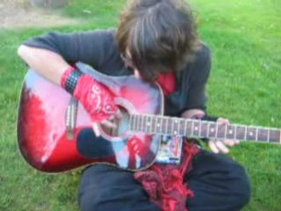 Yohann à la guitare et au chant