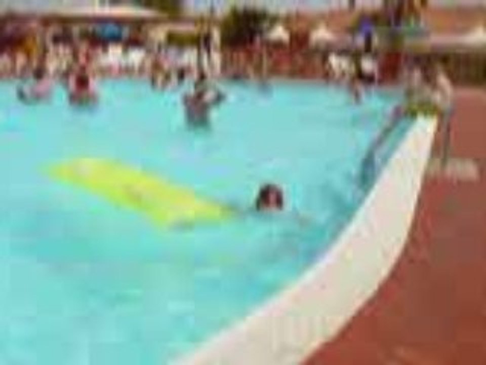 mathieu sur son ptit truc flottable...