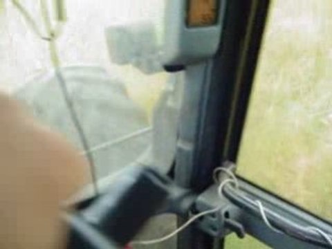 Tracteur valtra au débroussaillages fôret de landes video7