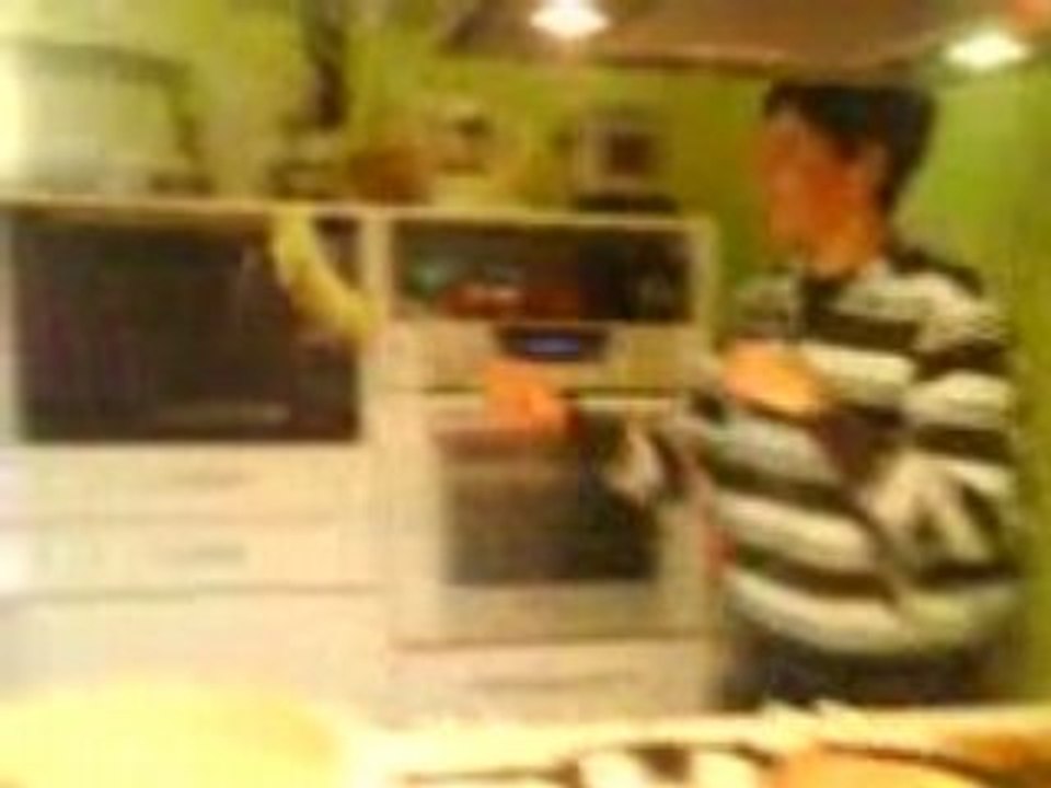 attention Ludo qui fait des crèpes!!!