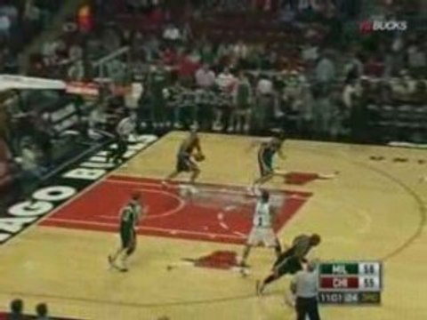 Derek rose steals then dunks (10.28.08)
