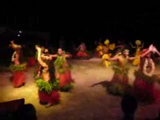 danse au Tiki village à Moorea