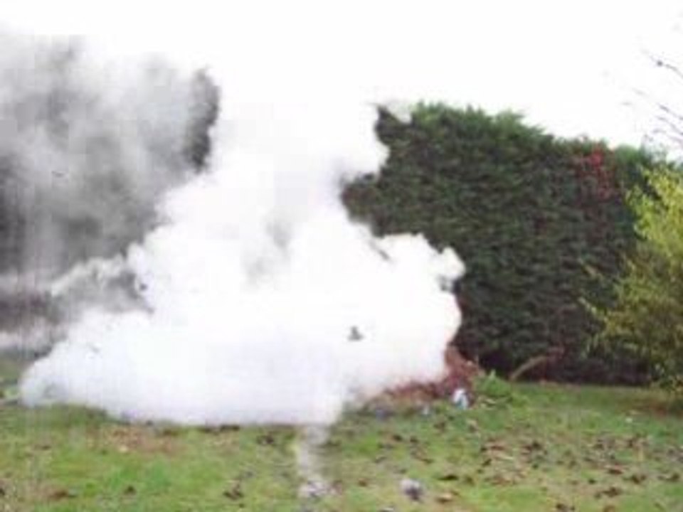 Acide chlorhydrique + alu : Fumigene ++ Explosion