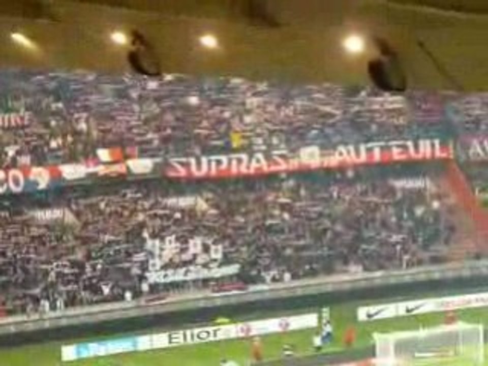 Minute de silence pour Alexander, jeune supp du PSG