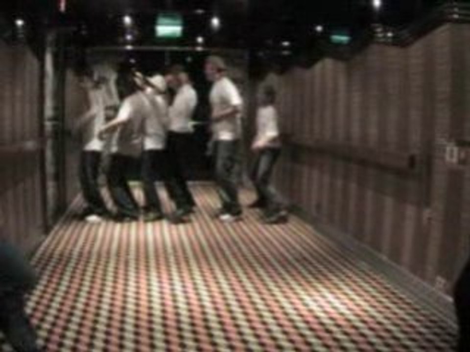 Répète dans le couloir