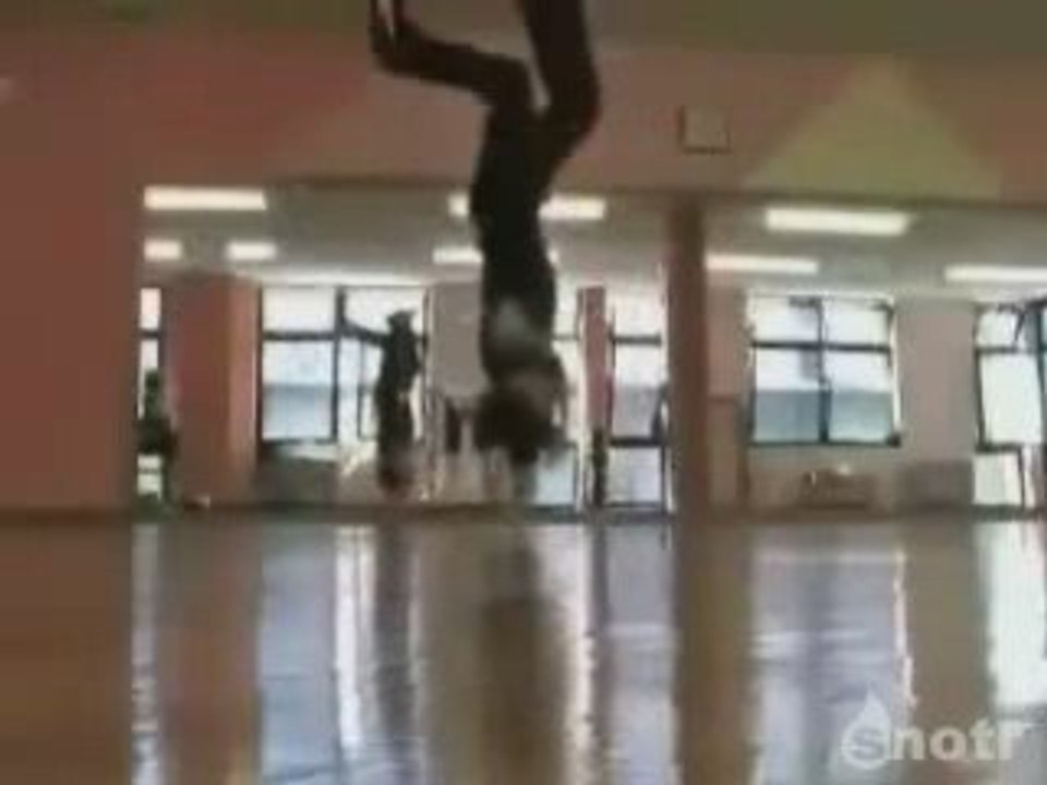 Extreme breakdancing !