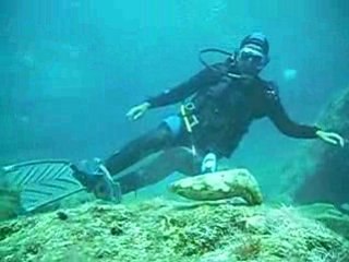 Dominique et une seiche dans la baie de Kalypso en Crète