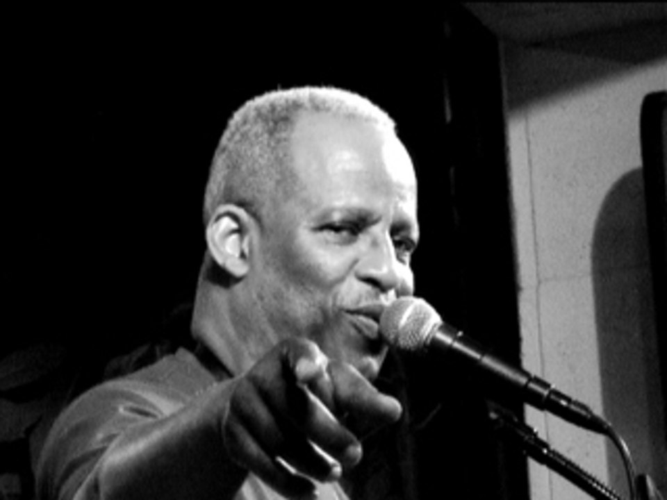 Elliot Dyson chante Sweet Home Chicago