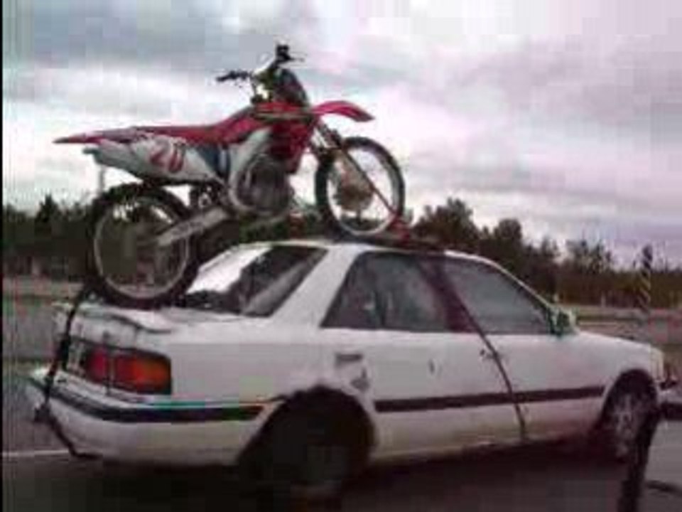 jacky va faire de la moto