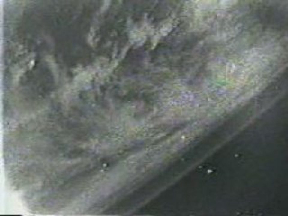 UFO - OVNI - Space - NASA Shuttle - 1996 12 - 00h02m51s