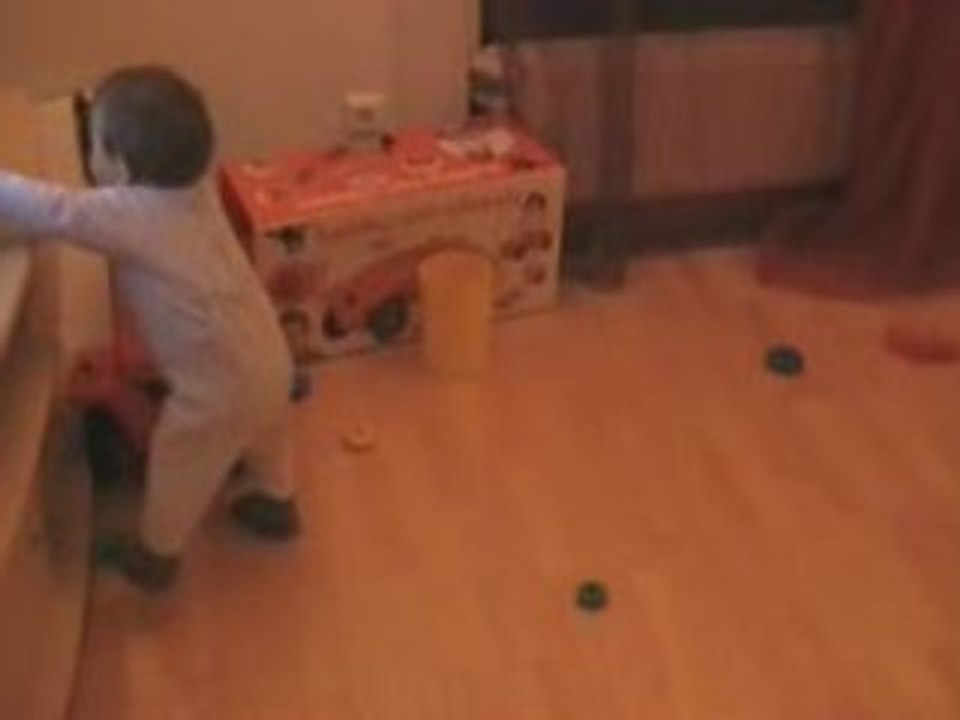 Luca 10 mois premiers pas