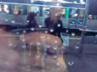 Valentin & Maëva sur le quai de la gare.