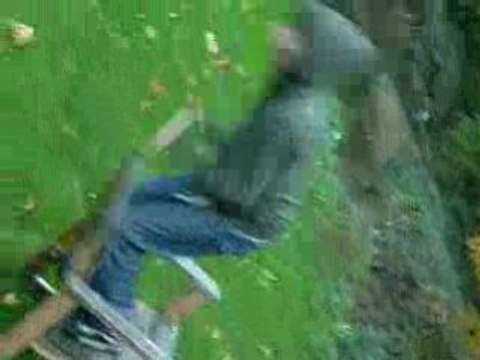 Diego qui saut au dessus dune chaise