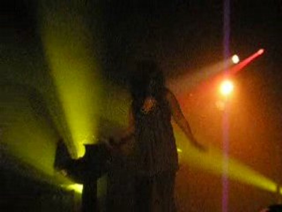 Amel en concert à l'Agora à Equeurdreville =)  (6/11/08)