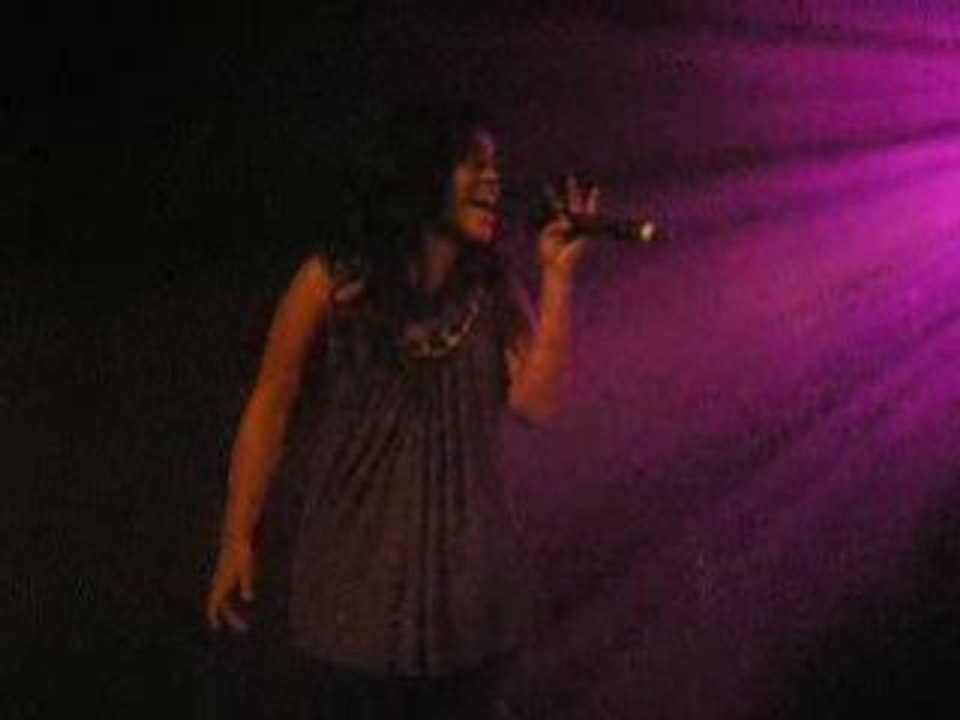 Amel en concert à l'Agora à Equeurdreville =)  (6/11/08)