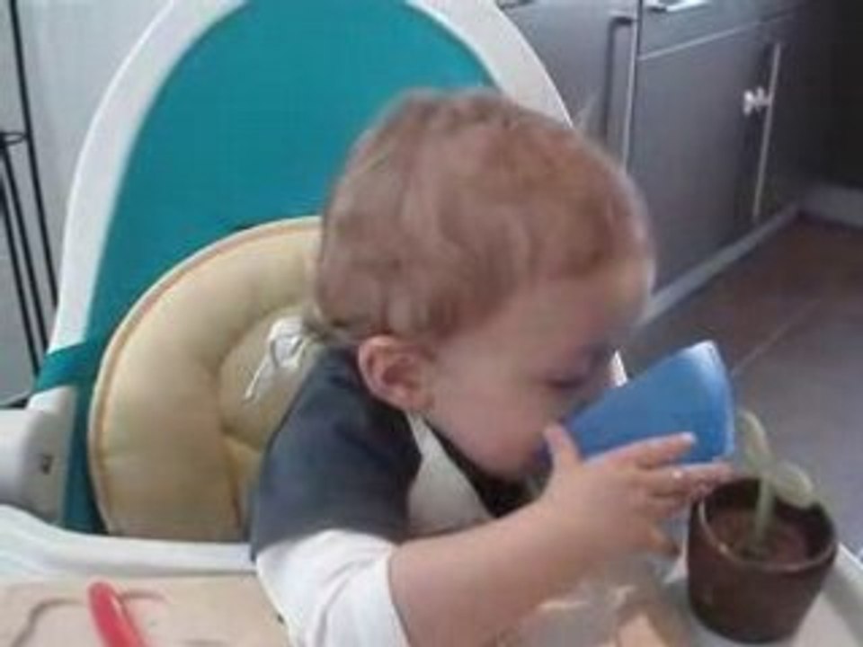 farel mange seul ! 11 mois