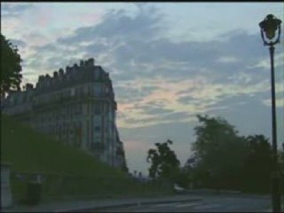 le jour se leve sur paris