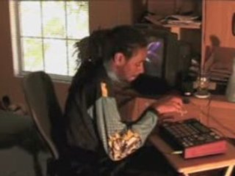 King I Divine makin "You Treat Me" -Mpc1000 BeatMaking Video