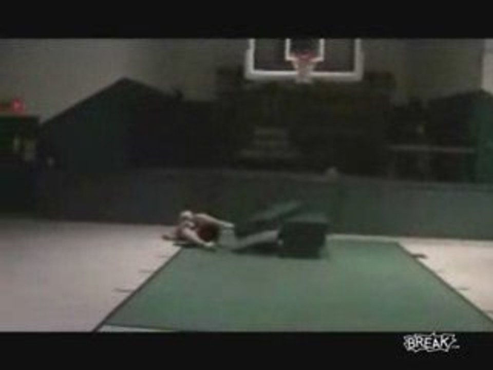 Dunking-kid-gets-owned
