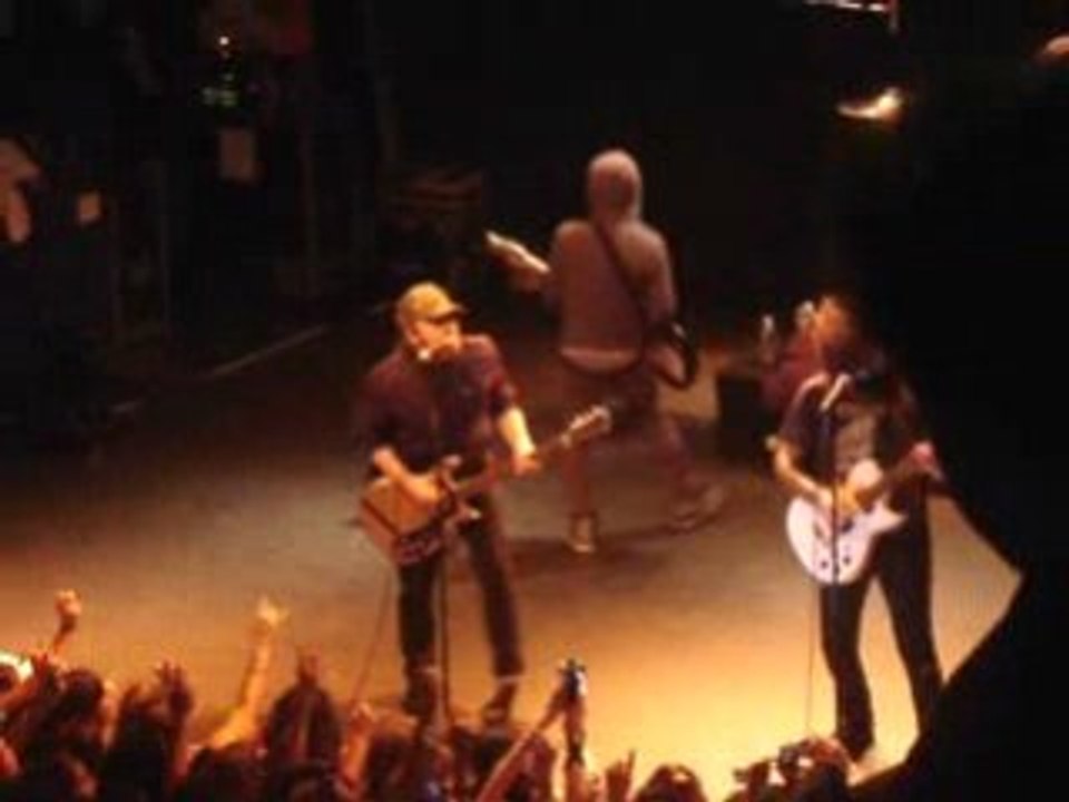 Fall Out Boy Grand...(live)a Paris le 13/10/2008 part 1