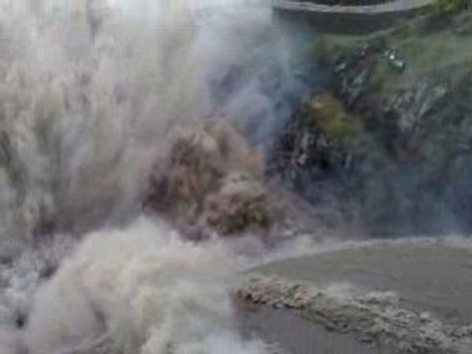 Crue de la loire barrage de grangent 02 11 2008 (4)