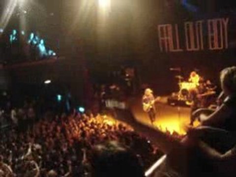 fall out boy this ain't...(live)a paris le 13/10/2008