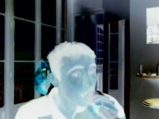 Wiwi égratigne "Just an illusion"