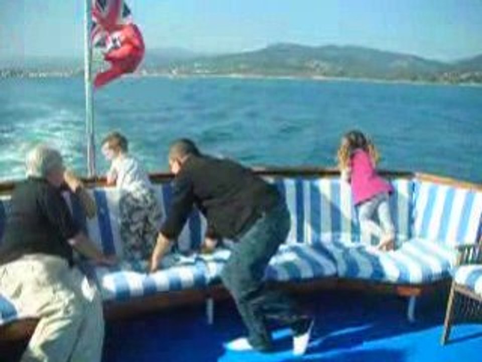 Noam fou sur le bateau