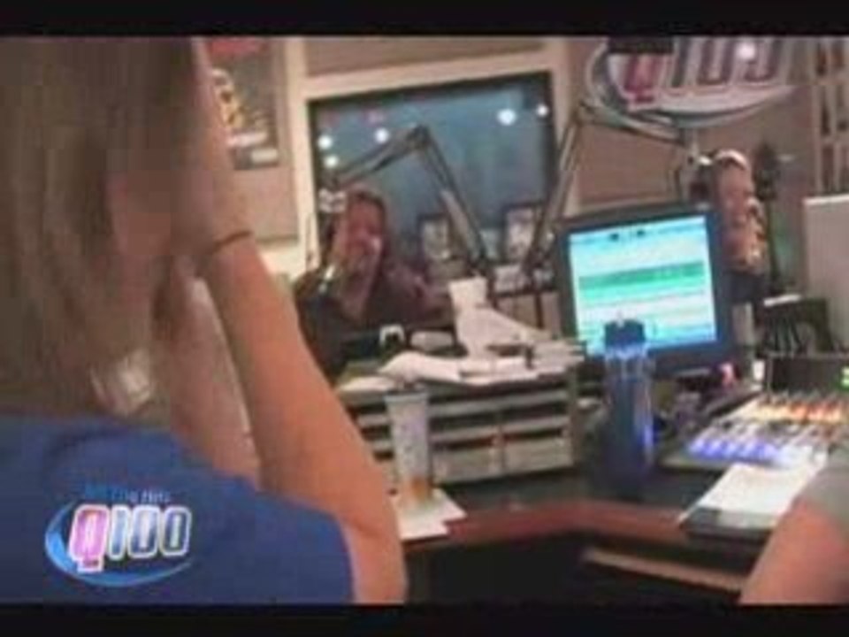 Football_kissing_bet-11-03-08