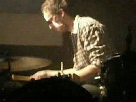 concert de cocoon -paper boat batteur- Rennes 31/10/08