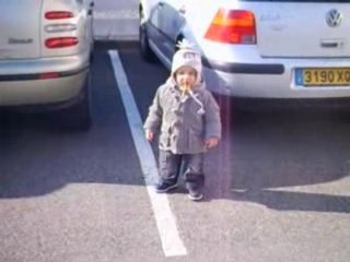 Yanis qui ve pas monter en voiture