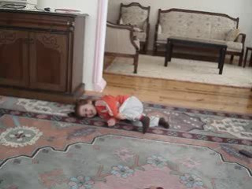 aliya fait le mort